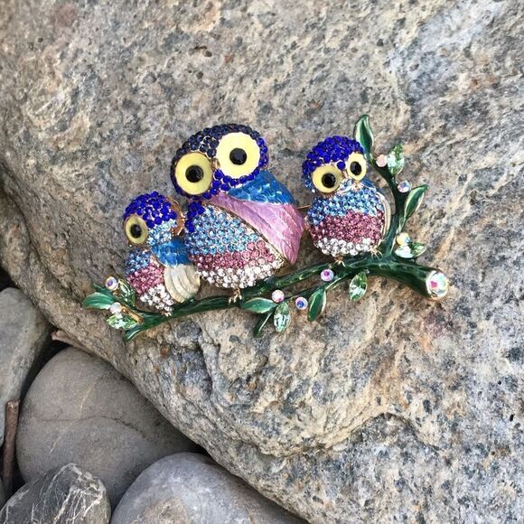 Owl Brooch - Picture 2 of 6
